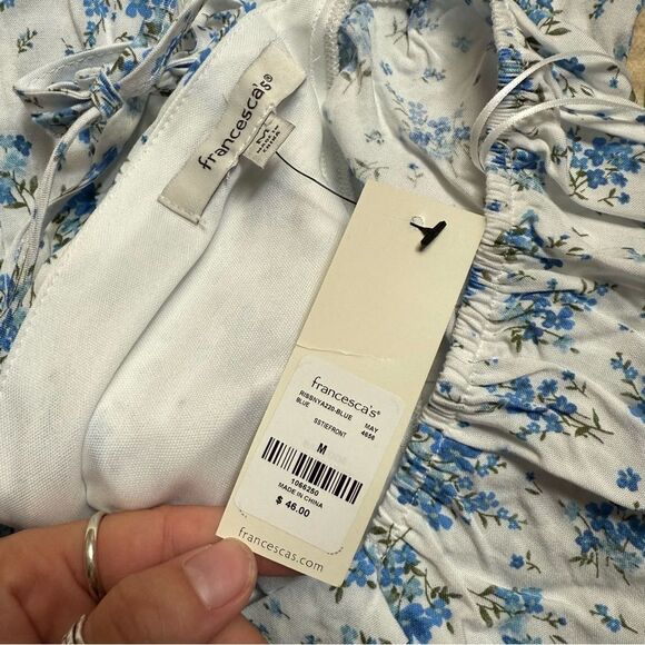 NWT Francesca’s Floral Blouse size medium - Picture 4 of 5